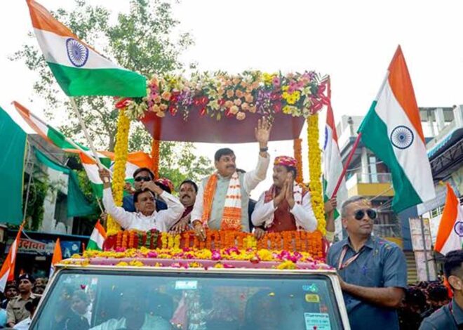 मुख्यमंत्री डॉ. यादव हाटपिपल्या में भव्य तिरंगा यात्रा में हुए शामिल