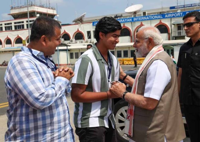 स्टार क्रिकेटर की हुई PM मोदी से मुलाकात, वैभव ने पैर छूकर ल‍िया आशीर्वाद