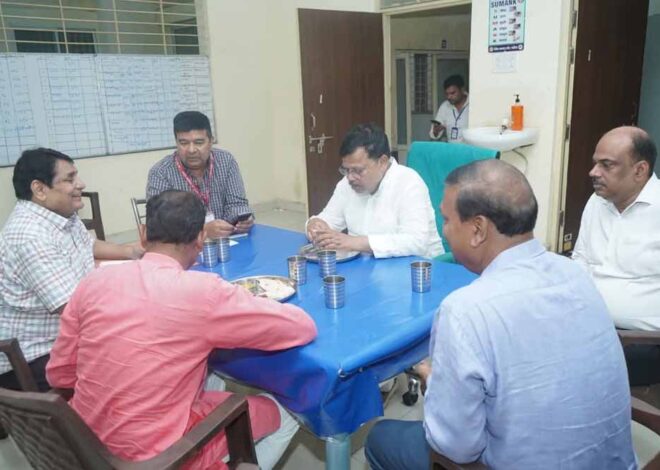 ऊर्जा मंत्री तोमर ने किया सिविल अस्पताल हजीरा का निरीक्षण