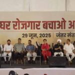 रेखा सरकार पर केजरीवाल का हमला, जंतर मंतर पर प्रदर्शन