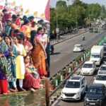 गंगा में लगाई आस्था की डुबकी, हाईवे पर लगा जाम