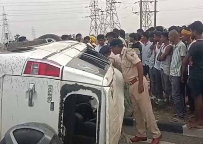 बोलेरो तेज रफ्तार बिजली के पोल से टकराकर पलटी, दो की मौत