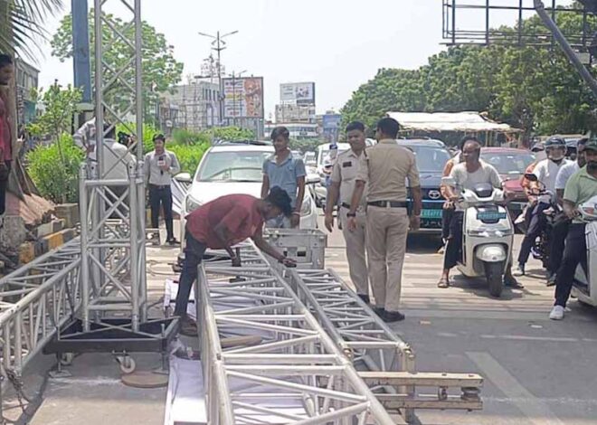 विश्व साइकिल दिवस पर आयोजित कार्यक्रम में हादसा, सेटअप गिरा, मजदूर को आई चोट