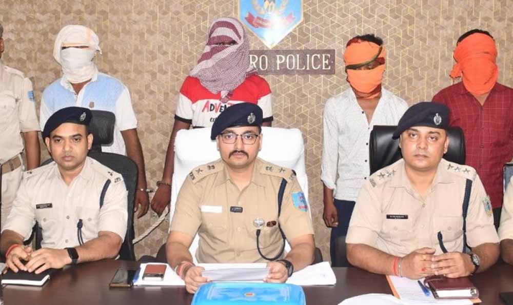 पति के सामने ही पत्नी से गैंगरेप, 4 हैवान गिरफ्तार