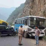 ऋषिकेश में रोडवेज बस और यात्रियों की कार की हुई भिड़ंत, कई लोग घायल