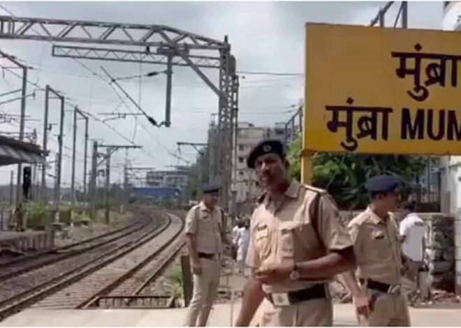 ठाणे के मुंब्रा रेलवे स्टेशन पर चलती ट्रेन से गिरे कई यात्री,  चार लोगों की मौतों की आशंका
