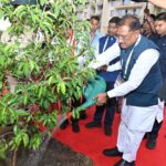 मुख्यमंत्री ने आईआईएम रायपुर परिसर में किया सुशासन वाटिका का शुभारंभ