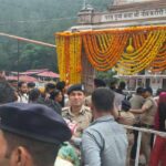 कैंची धाम स्थापना दिवस के अवसर पर श्रद्धालुओं की लंबी कतारें, दिखें सुरक्षा के कड़े इंतजाम