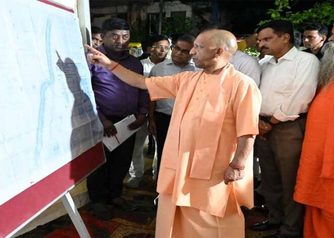सीएम योगी निकले गोरखपुर की सड़कों पर,  निर्माण कार्यों का लिया जायजा