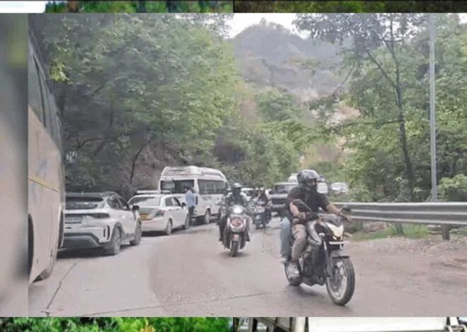 उत्तराखंड के पहाड़ सैलानियों की भीड़ से कराह रहा, जिधर देखो जाम ही जाम