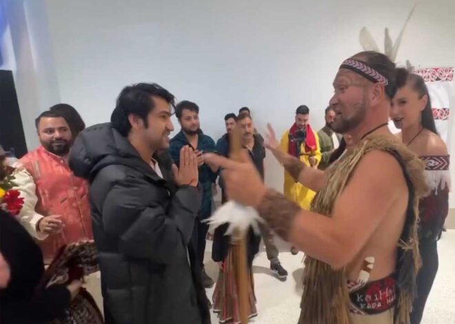सात समुंदर पार न्यूजीलैंड में बाबा बागेश्वर के दीवाने हुए भक्त, शास्त्री का महिलाओं ने किया अनोखा स्वागत