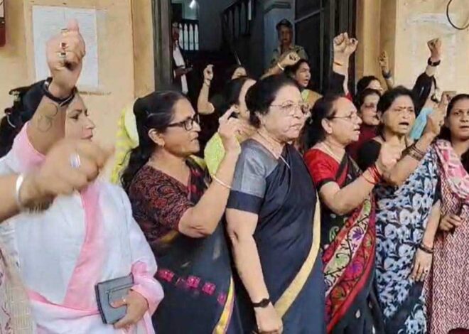 इंदौर भाजपा महिला मोर्चा ने कमिश्नर ऑफिस के सामने किया प्रदर्शन, कांग्रेस पार्षद कादरी को बर्खास्त करने की मांग