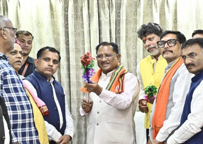मुख्यमंत्री  विष्णु देव साय को बस्तर के ऐतिहासिक ‘गोंचा महापर्व’ का आमंत्रण : ‘तुपकी’ भेंट कर किया गया सम्मान