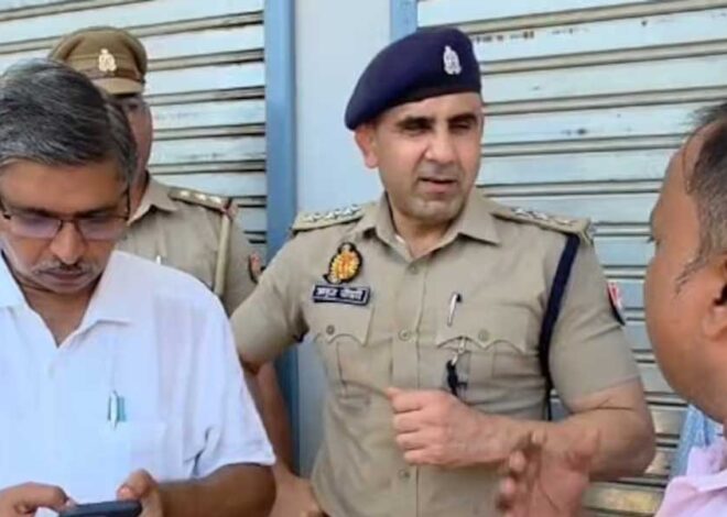 संभल : CO अनुज चौधरी के अल्टीमेटम के बाद हरकत में आए लोग, खुद ही तोड़ने लगे मस्जिद