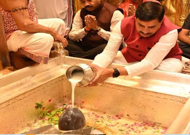 मुख्यमंत्री डॉ. यादव ने वाराणसी में किये बाबा काशी विश्वनाथ के दर्शन