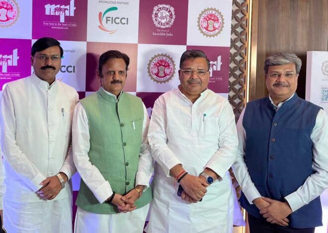 पर्यटन मंत्री श्री धर्मेंन्द्र लोधी ने प्रदेश की पर्य़टन विशेषताओं से कराया अवगत