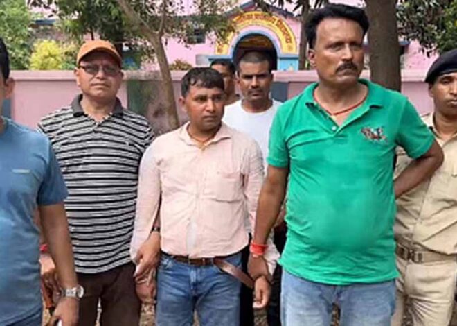 शिक्षक से रिश्वत लेते हुए BEO और लेखा सहायक रंगे हाथ धराए