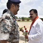 रायपुर : उप मुख्यमंत्री विजय शर्मा और वन मंत्री केदार कश्यप का एयरपोर्ट में किया गया आत्मीय स्वागत