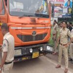 भिलाई में ट्रेलर की चपेट में आने से बाइक सवार चाचा-भतीजे की मौत,  SSP बोले- सड़क बनाने वाली कंपनी पर दर्ज हो हत्या का केस