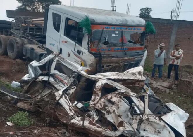 शादी से लौट रही कार पर पलटा सीमेंट से लदा ट्रक, 9 लोगों की मौत, झाबुआ में बड़ा हादसा