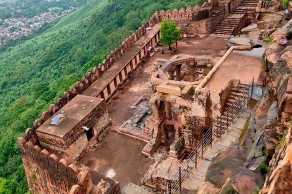 सतुयग कालीन बुंदेलखंड के कालिंजर किले को टूरिस्ट हब बना रही योगी सरकार