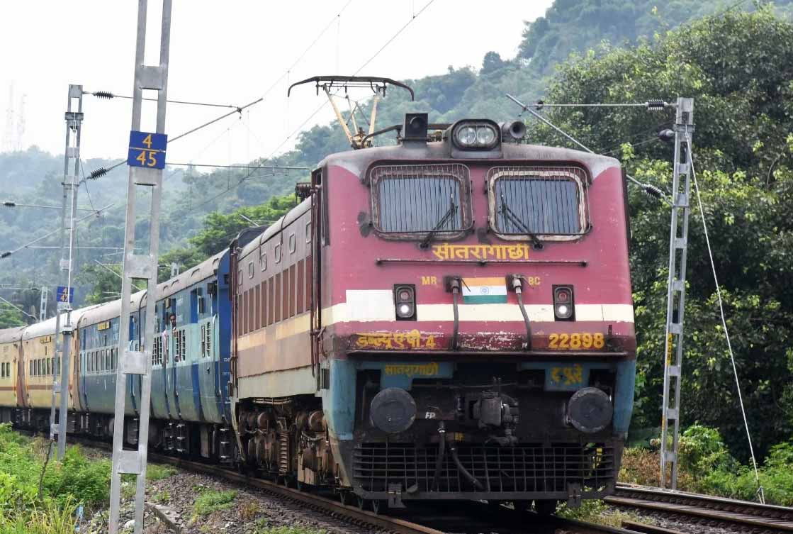 रेलवे ने यात्रियों की सुविधा के लिए नई व्यवस्था लागू करने की तैयारी, अब 24 घंटे पहले पता चल जाएगा, टिकट कन्फर्म हुआ या नहीं