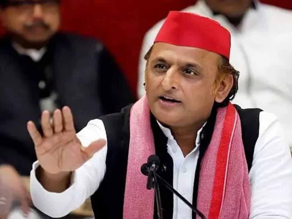 गाजीपुर में रक्षा संपदा विभाग ने जमीनों से अवैध कब्जा हटाने की कार्रवाई की, इसकी जद में काफी लोग आए
