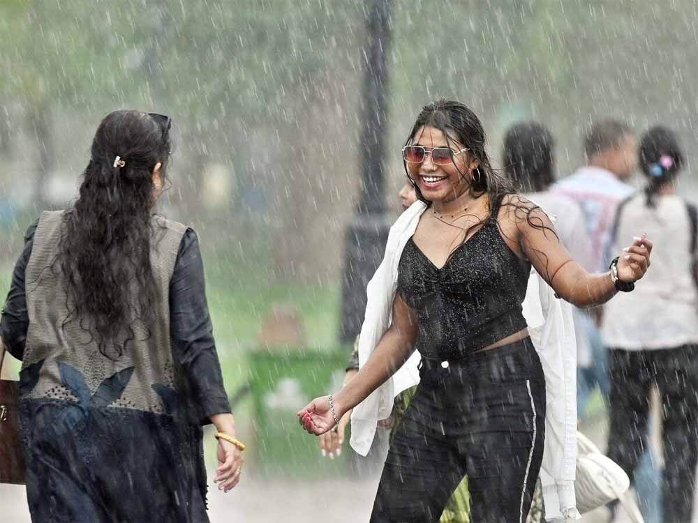 आंधी तूफान और बारिश की आशंका जताई है और दिल्ली एनसीआऱ के लिए येलो अलर्ट जारी: मौसम विभाग