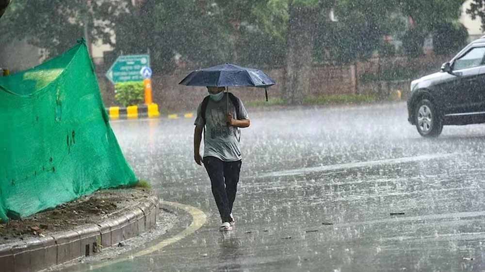 उत्तर भारत समेत कई इलाकों में अगले छह दिनों तक भारी से बहुत भारी बारिश होने की चेतावनी जारी