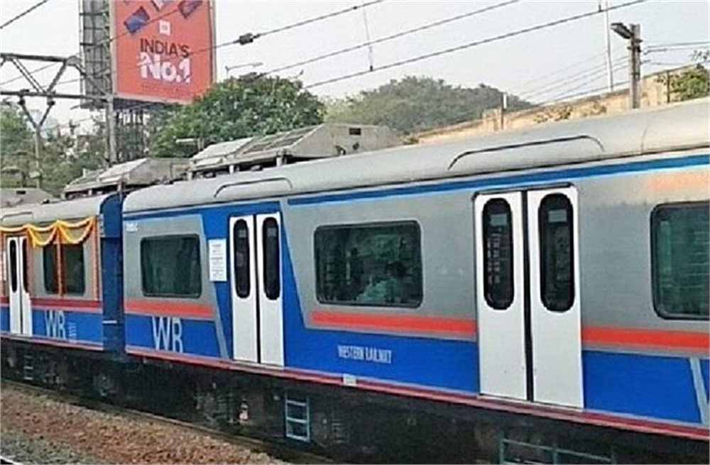 मुंबई की लोकल ट्रेनों में यात्रा करने वालों के लिए एक राहतभरी खबर, अब बदलेंगी लोकल ट्रेनें, मेट्रो जैसी होगी गेट