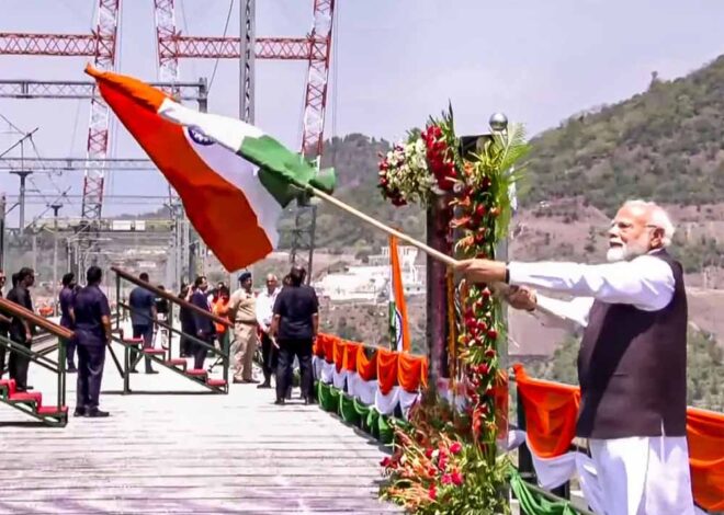 पीएम मोदी ने आज चिनाब रेलवे ब्रिज का किया उद्घाटन, फिर कश्मीर की वंदे भारत को हरी झंडी दिखा किया रवाना