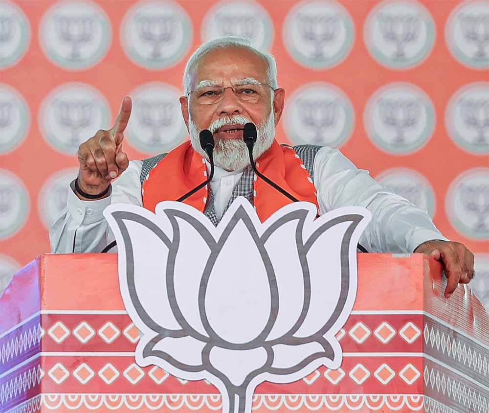 पीएम मोदी ने ओडिशा में एक भव्य रोड शो भी किया, जिसमें हजारों लोग शामिल हुए