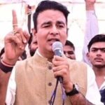 अखिलेश यादव को सीजनल हिंदू बताते हुए संगीत सोम ने कहा कि अगर उन्हें हिंदू बनना है तो परमानेंट हिंदू बनें