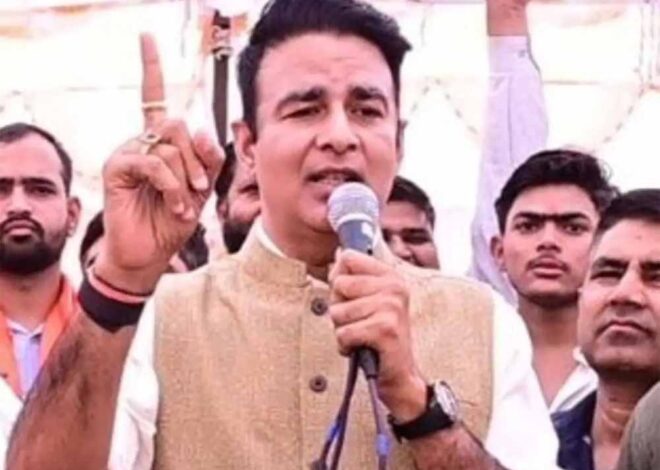 अखिलेश यादव को सीजनल हिंदू बताते हुए संगीत सोम ने कहा कि अगर उन्हें हिंदू बनना है तो परमानेंट हिंदू बनें