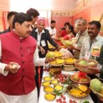 मुख्यमंत्री डॉ. यादव ने बॉम्बे ग्रीन और मणि प्रभा किस्म का स्वाद चख कर आम महोत्सव का किया शुभारंभ