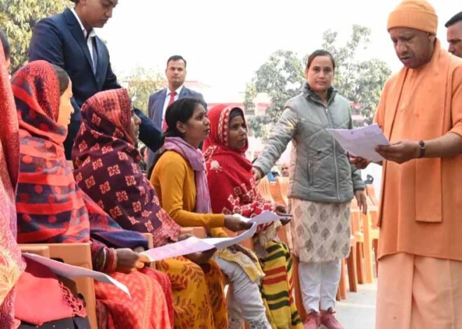 योगी ने जनता दर्शन में सुनीं 200 लोगों की समस्याएं, निस्तारण के दिए निर्देश
