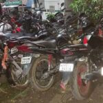 लॉटरी-जुए के अड्डे पर पुलिस ने छापा मारकर 12 बाइकों समेत एक आरोपी को किया गिरफ्तार