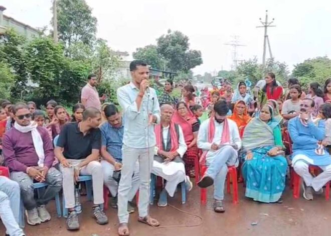 स्कूल शिक्षिका को हटाने की मांग को लेकर ग्रामीणों ने नेशनल हाइवे पर किया चक्काजाम