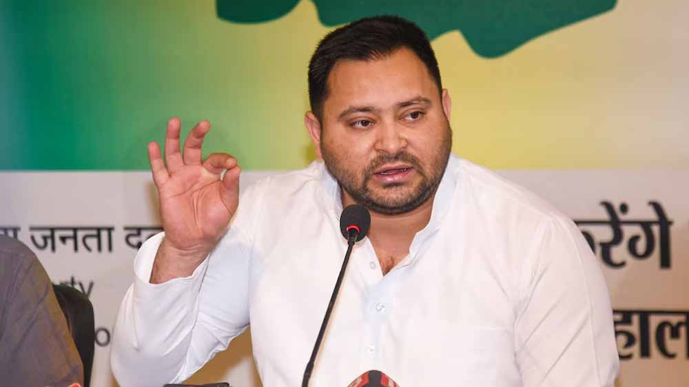 इंडिया गठबंधन ने बिहार में चुनाव आयोग के खिलाफ खोला मोर्चा, तेजस्वी यादव के नेतृत्व में पूरा विपक्ष एकजुट