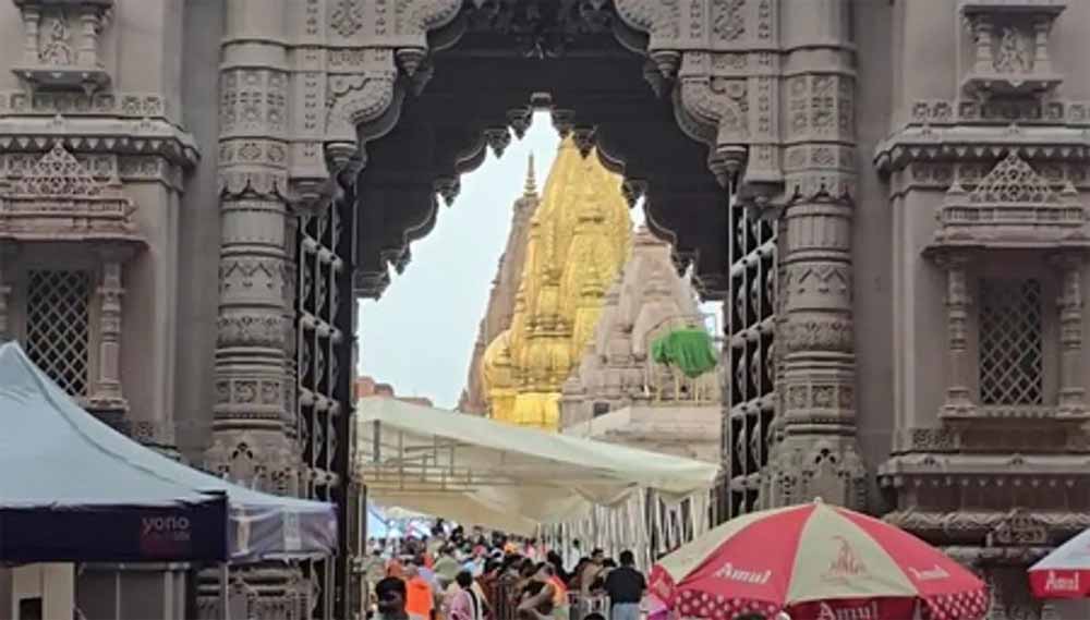 काशी विश्वनाथ मंदिर में प्लास्टिक के इस्तेमाल पर पूरी तरह लगेगा बेन, सावन माह से होगा शुरू