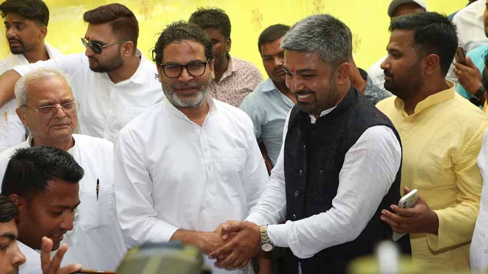 सोशल मीडिया ‘इन्फ्लुएंसर’ मनीष कश्यप ने हाल ही में भाजपा का साथ छोड़, थामा जन सुराज पार्टी का दामन