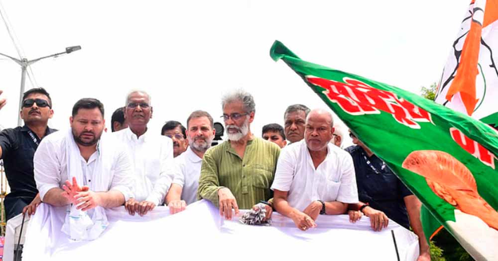 महाराष्ट्र के बाद अब बिहार में चुनाव आयोग हमारे मतदाताओं की कर रहा चोरी : राहुल गांधी