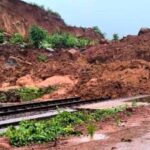 भूस्खलन से किरंदुल-विशाखापत्तनम रेल लाइन ठप, तीन दिन से जगदलपुर में खड़ी ट्रेनें-मालगाड़ियां