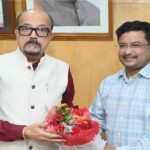 रायपुर : राज्यपाल डेका से आदिम जाति विभाग के प्रमुख सचिव श्री बोरा ने की सौजन्य भेंट