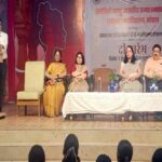 नव-प्रवेशित छात्राओं का भारतीय परम्परानुसार हुआ स्वागत