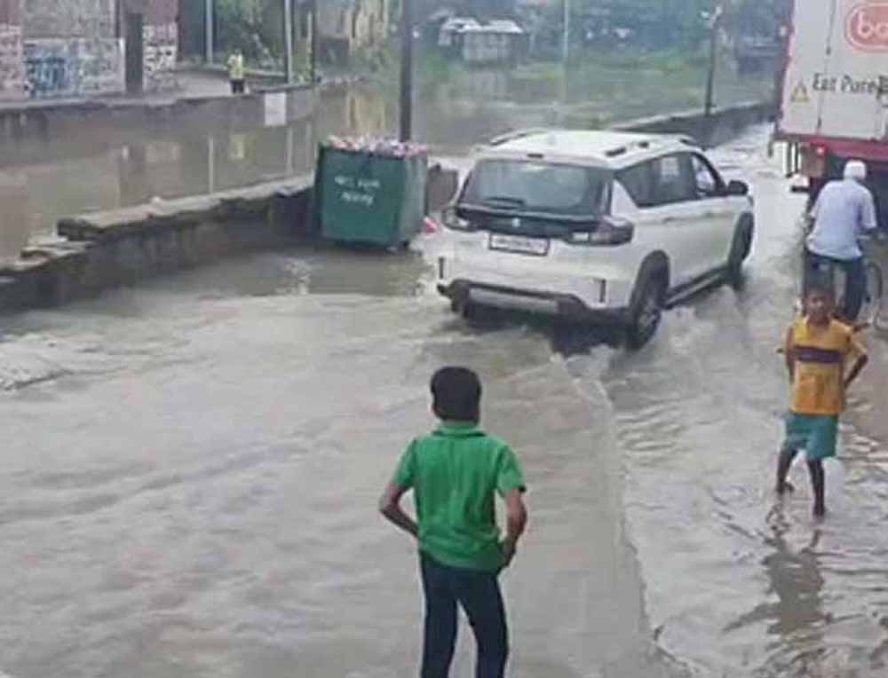 उदयपुर में दो घंटे की मूसलाधार बारिश से शहर जलमग्न, ओल्ड सिटी में 3 से 4 फीट पानी