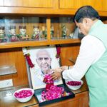 मुख्यमंत्री डॉ. यादव ने जोधपुर में रेल मंत्री वैष्णव के पिता को श्रद्धांजलि अर्पित की