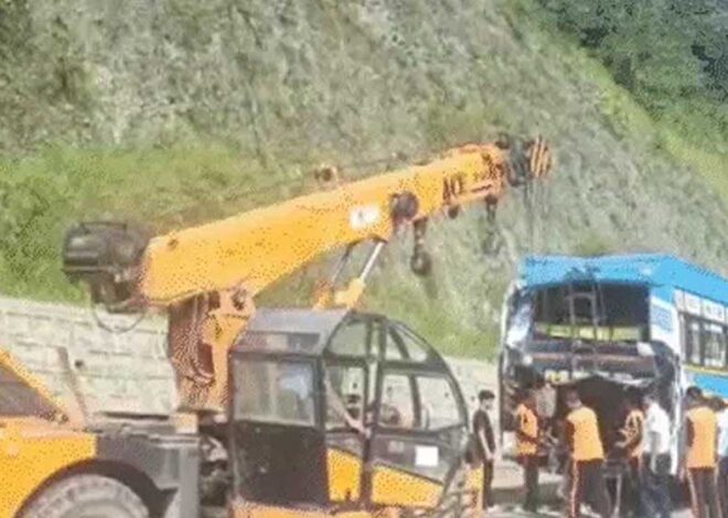 अमरनाथ यात्रा के दौरान बसों की टक्कर, 36 लोग घायल; नाश्ते के लिए रुका था काफिला