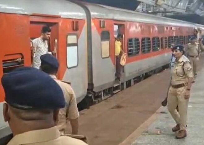 छत्तीसगढ़ संपर्क क्रांति ट्रैन में बम की सूचना से मचा हड़कंप, झांसी में ट्रेन खाली कर की ली गई तलाशी