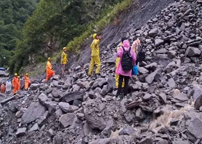 भारी बारिश से केदारनाथ यात्रा रोक दी गई, मुनकटिया स्लाइडिंग जोन में भूस्खलन से रास्ता बंद